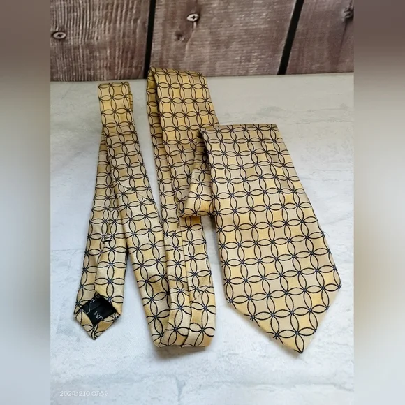 XMI PLATINUM SILK NECKTIE TIE Interlocking Circles Blue Yellow Hand Made in USA - Picture 1 of 9